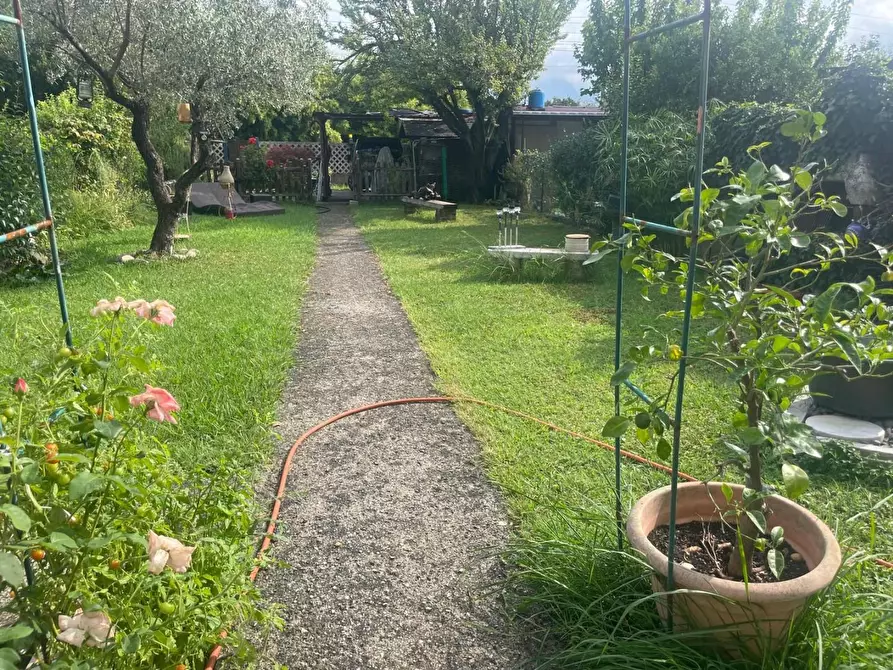 Immagine 20 di Villetta a schiera in vendita  a Carrara