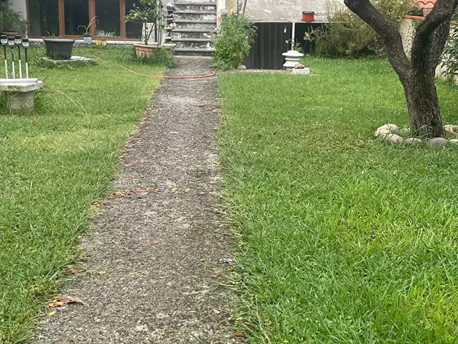 Immagine 9 di Villetta a schiera in vendita  a Carrara