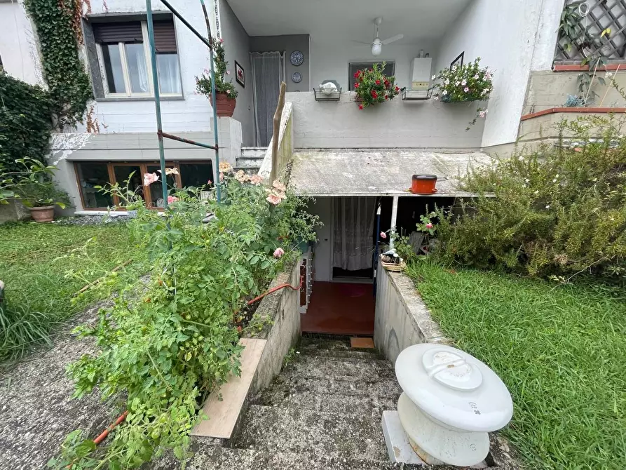 Immagine 21 di Villetta a schiera in vendita  a Carrara