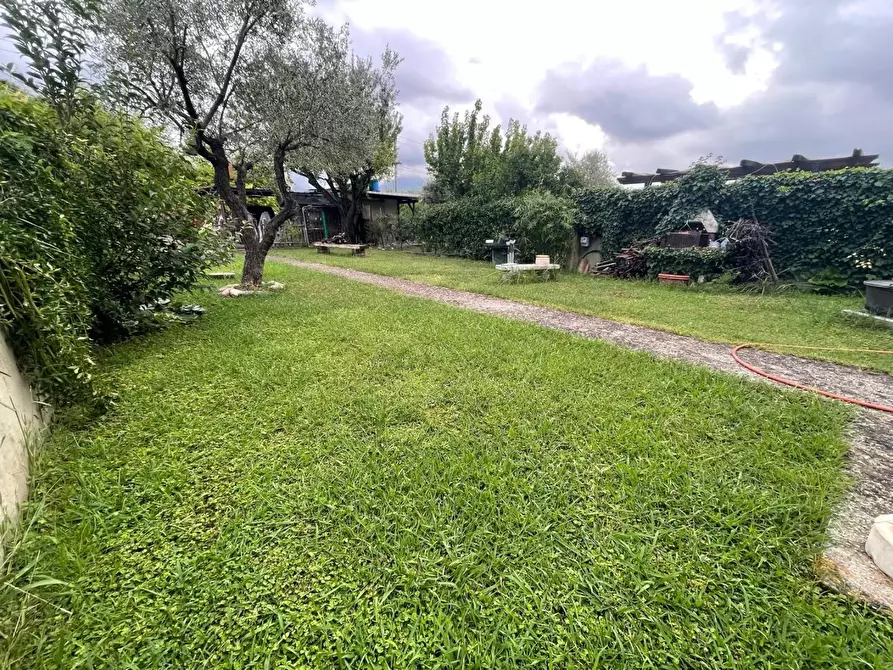 Immagine 17 di Villetta a schiera in vendita  a Carrara