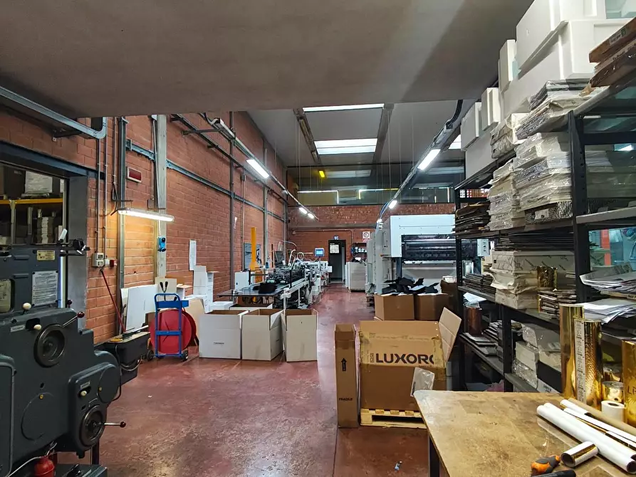 Immagine 12 di Attività artigianale in vendita  a Lucca