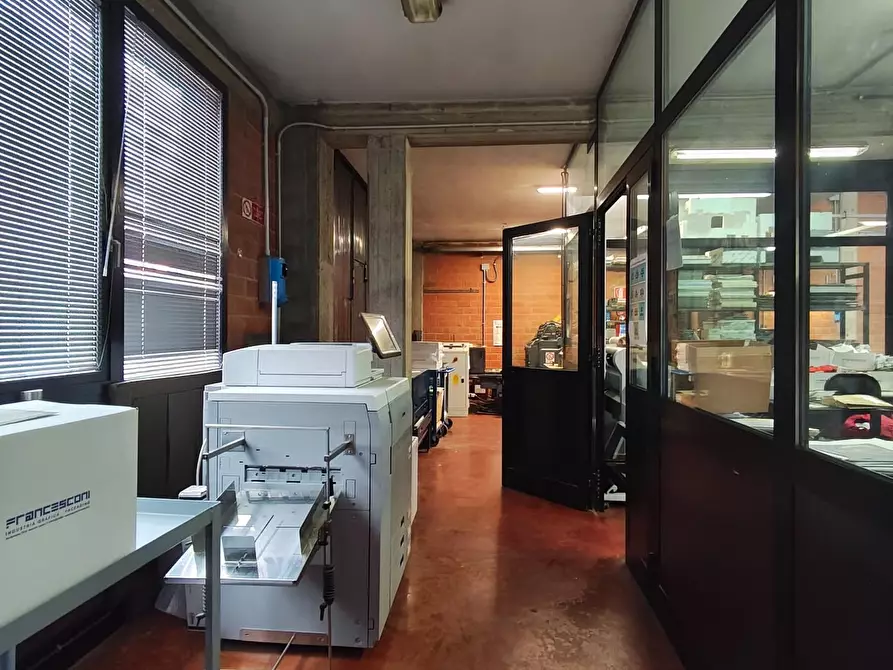 Immagine 13 di Attività artigianale in vendita  a Lucca