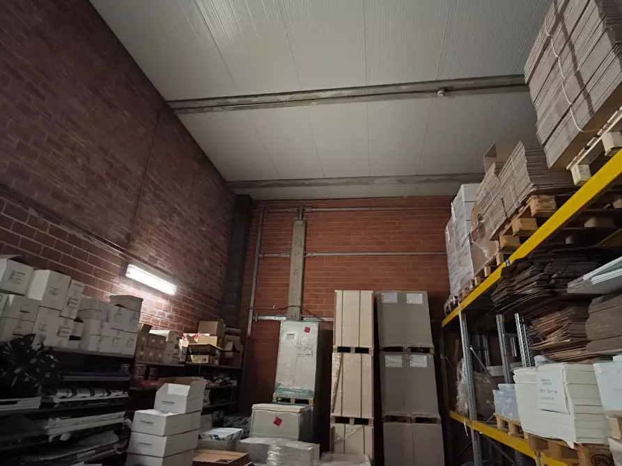 Immagine 7 di Attività artigianale in vendita  a Lucca