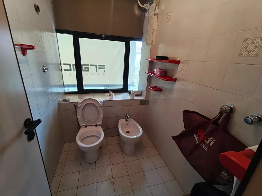 Immagine 20 di Attività artigianale in vendita  a Lucca