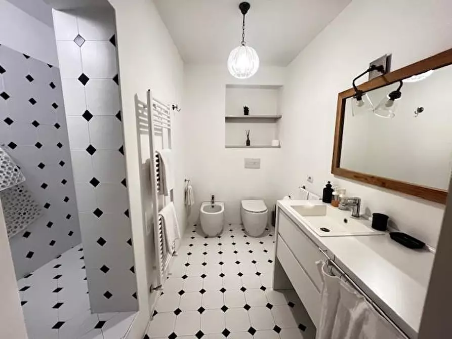 Immagine 12 di Appartamento in vendita  a Siena