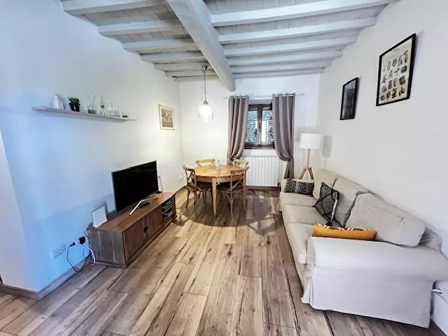 Immagine 2 di Appartamento in vendita  a Siena