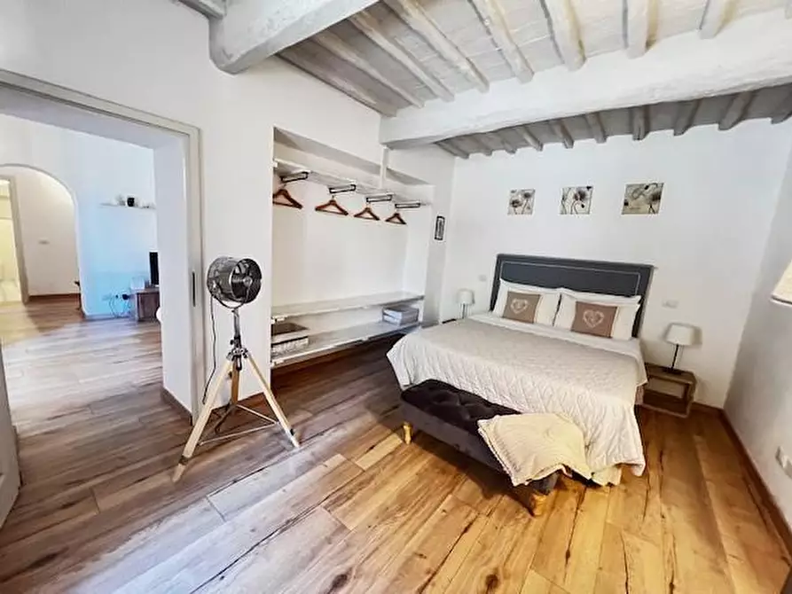 Immagine 9 di Appartamento in vendita  a Siena