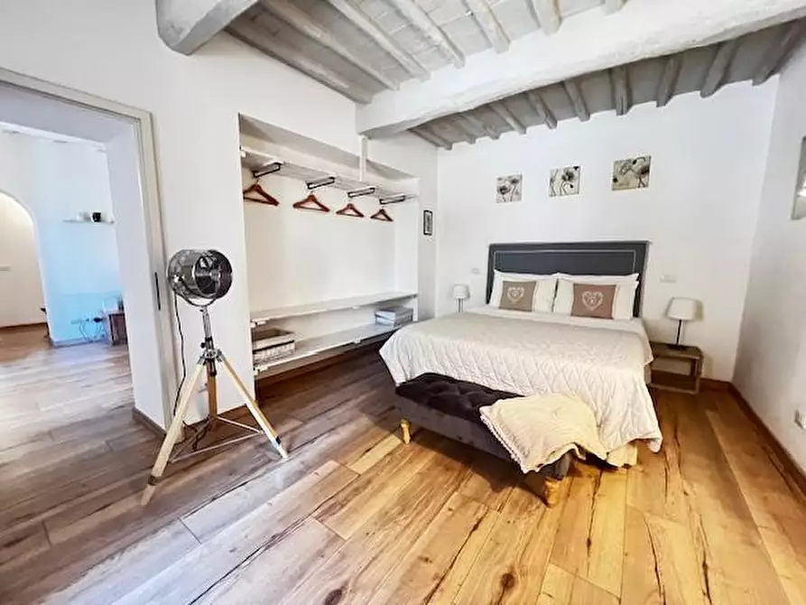 Immagine 10 di Appartamento in vendita  a Siena