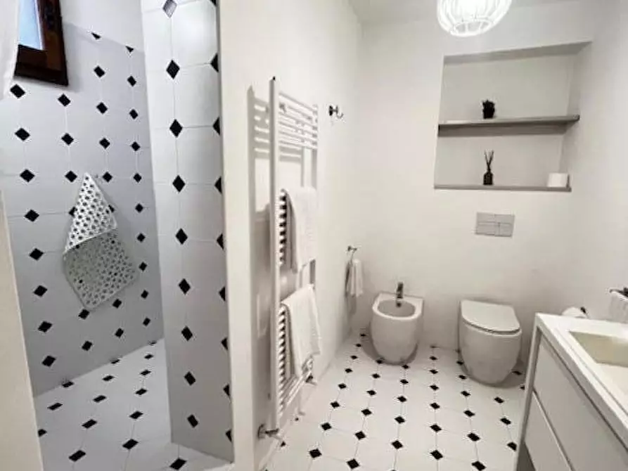 Immagine 14 di Appartamento in vendita  a Siena