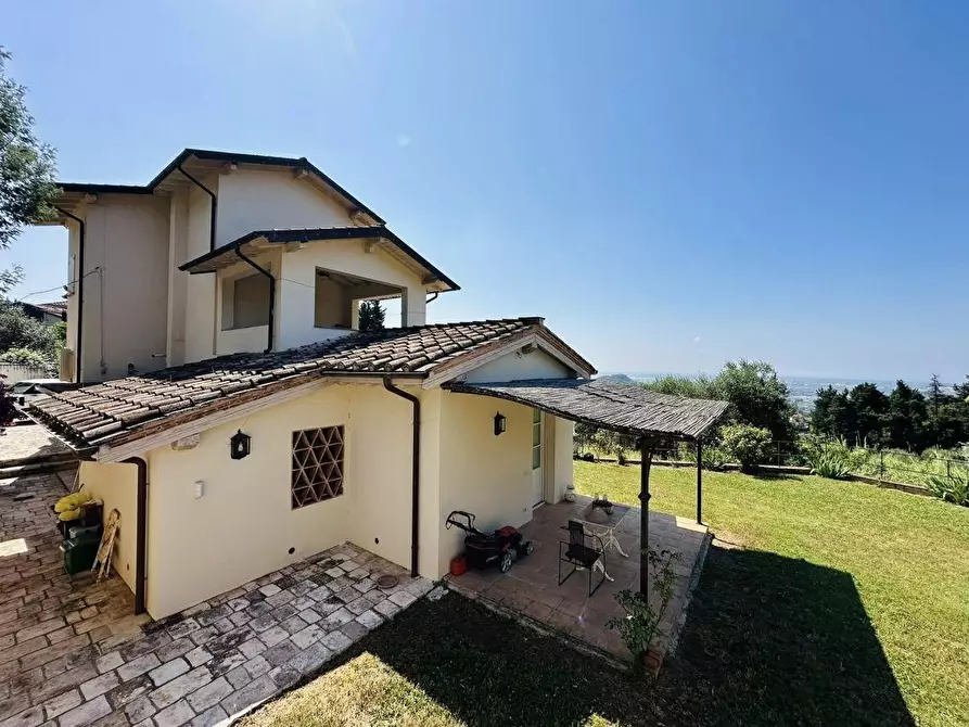 Immagine 5 di Casa colonica in vendita  a Massarosa