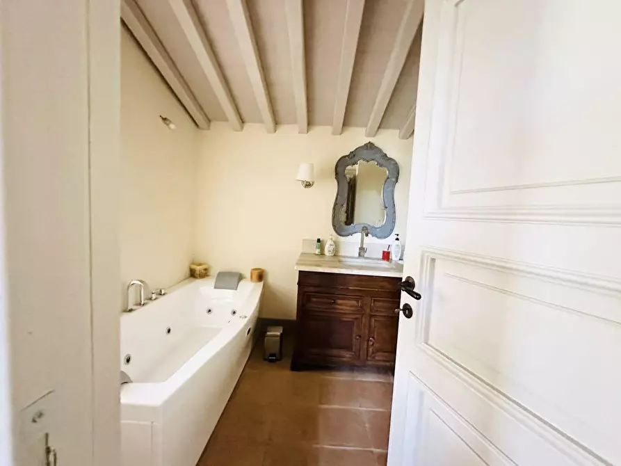 Immagine 32 di Casa colonica in vendita  a Massarosa