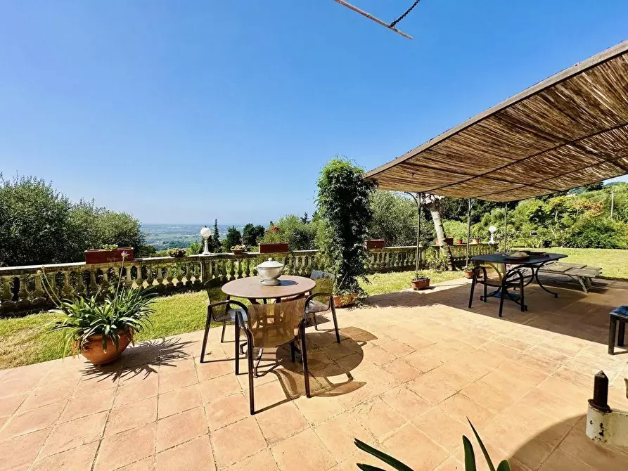 Immagine 10 di Casa colonica in vendita  a Massarosa