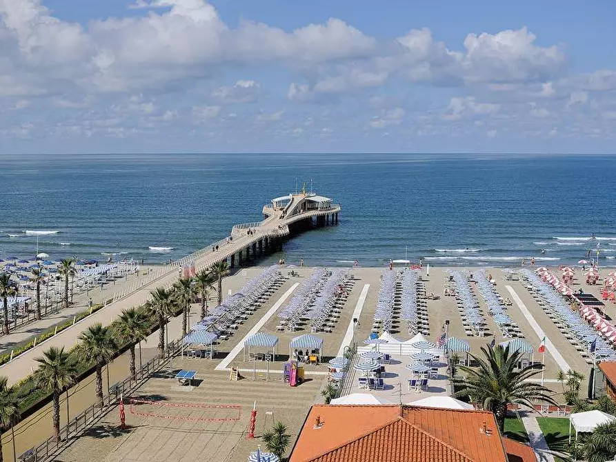 Immagine 45 di Casa colonica in vendita  a Massarosa