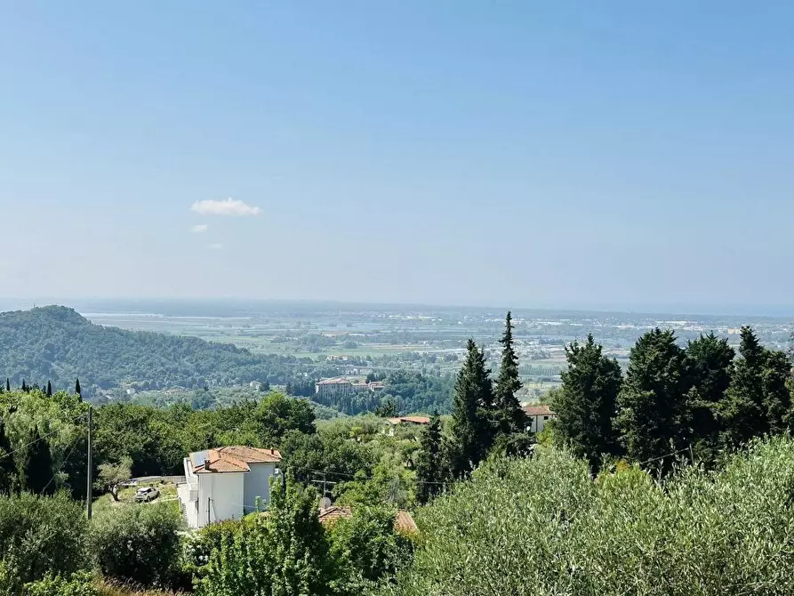 Immagine 9 di Casa colonica in vendita  a Massarosa