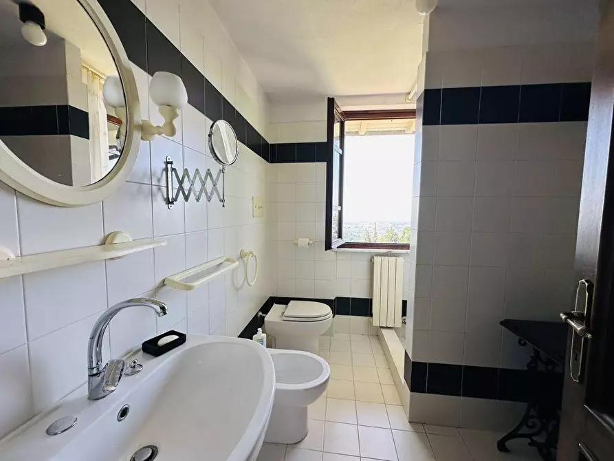 Immagine 18 di Casa colonica in vendita  a Massarosa