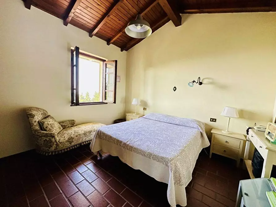 Immagine 25 di Casa colonica in vendita  a Massarosa