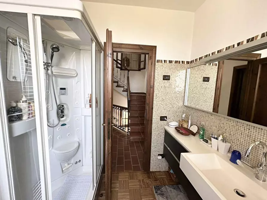 Immagine 36 di Casa colonica in vendita  a Massarosa