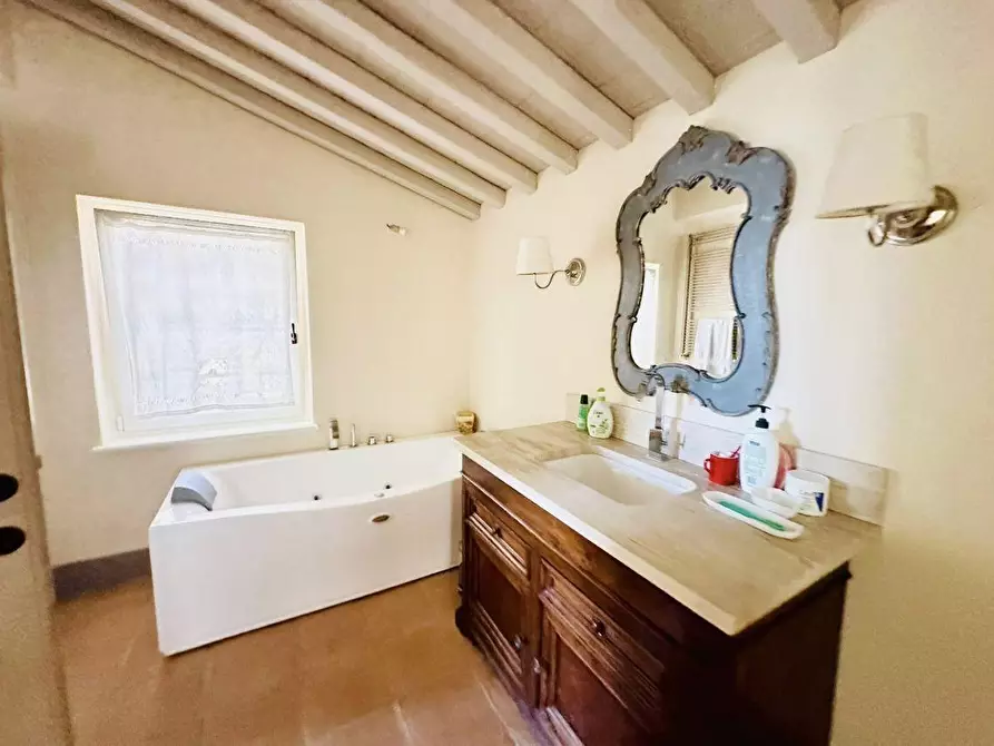 Immagine 31 di Casa colonica in vendita  a Massarosa