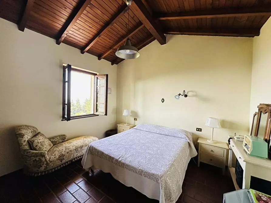 Immagine 35 di Casa colonica in vendita  a Massarosa