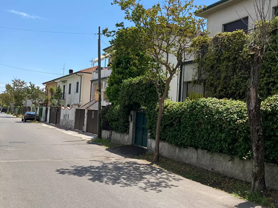 Immagine 4 di Albergo/B&B/Residence in vendita  a Massa