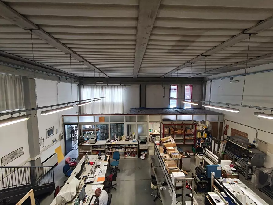 Immagine 5 di Capannone industriale in vendita  a Lucca