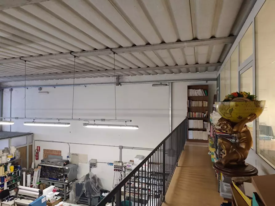 Immagine 3 di Capannone industriale in vendita  a Lucca