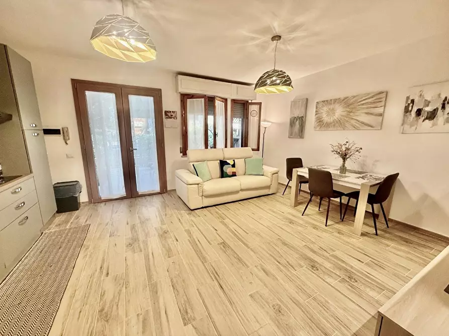 Immagine 2 di Appartamento in vendita  a Cecina