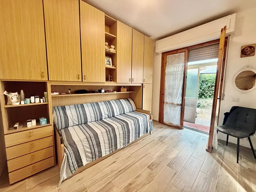 Immagine 10 di Appartamento in vendita  a Cecina