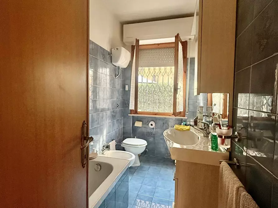 Immagine 16 di Appartamento in vendita  a Cecina