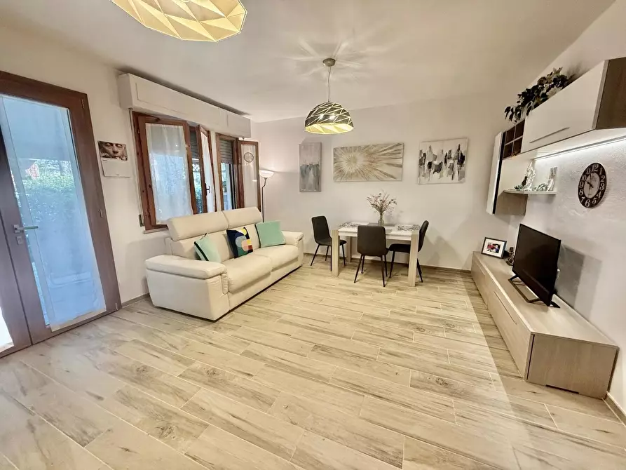 Immagine 4 di Appartamento in vendita  a Cecina