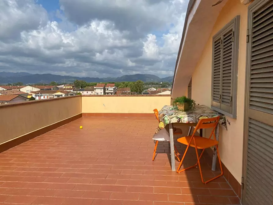 Immagine 4 di Appartamento in vendita  a Viareggio