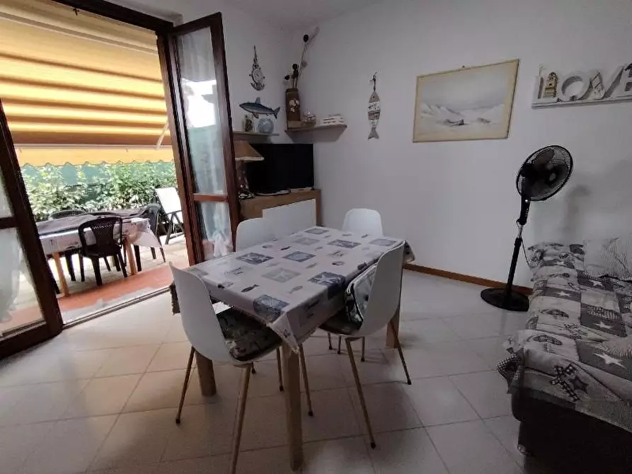 Immagine 10 di Appartamento in vendita  a Massa