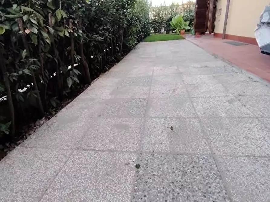 Immagine 8 di Appartamento in vendita  a Massa