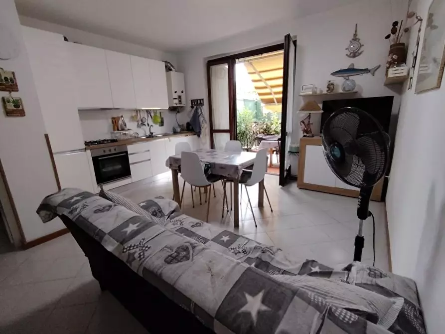 Immagine 11 di Appartamento in vendita  a Massa