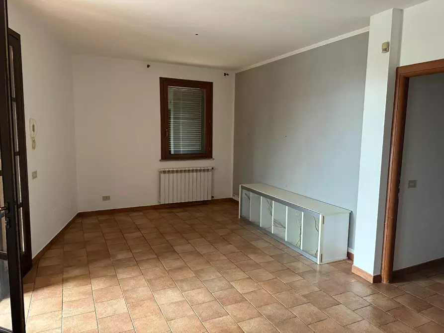 Immagine 2 di Casa bifamiliare in vendita  a Collesalvetti