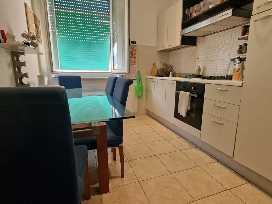 Immagine 2 di Appartamento in vendita  a Carrara