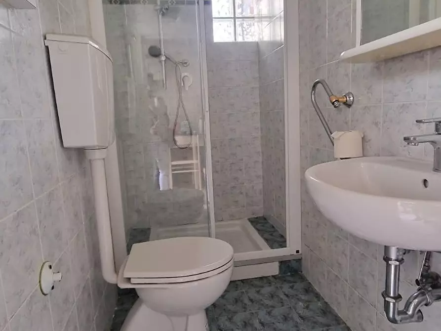 Immagine 17 di Appartamento in vendita  a Carrara