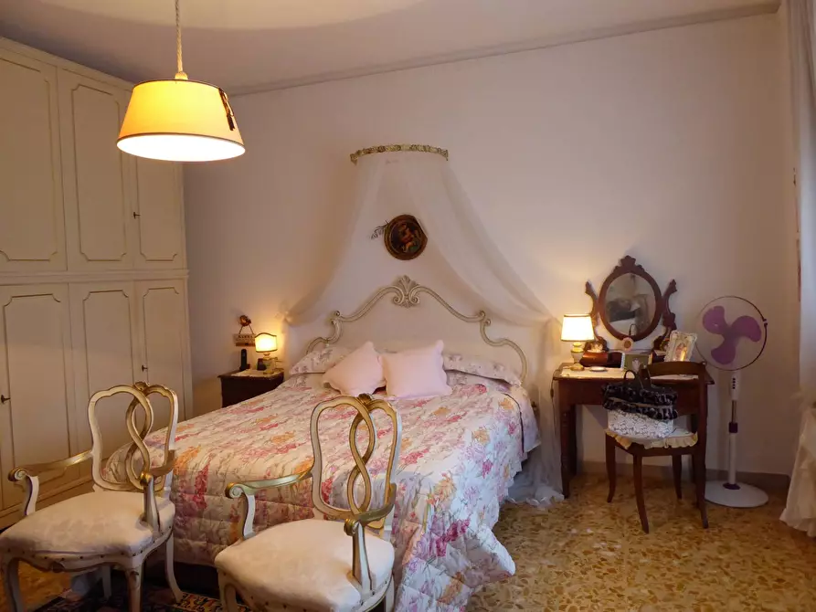 Immagine 27 di Villa in vendita  a Vecchiano