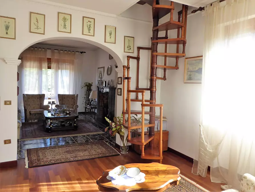 Immagine 26 di Villa in vendita  a Vecchiano