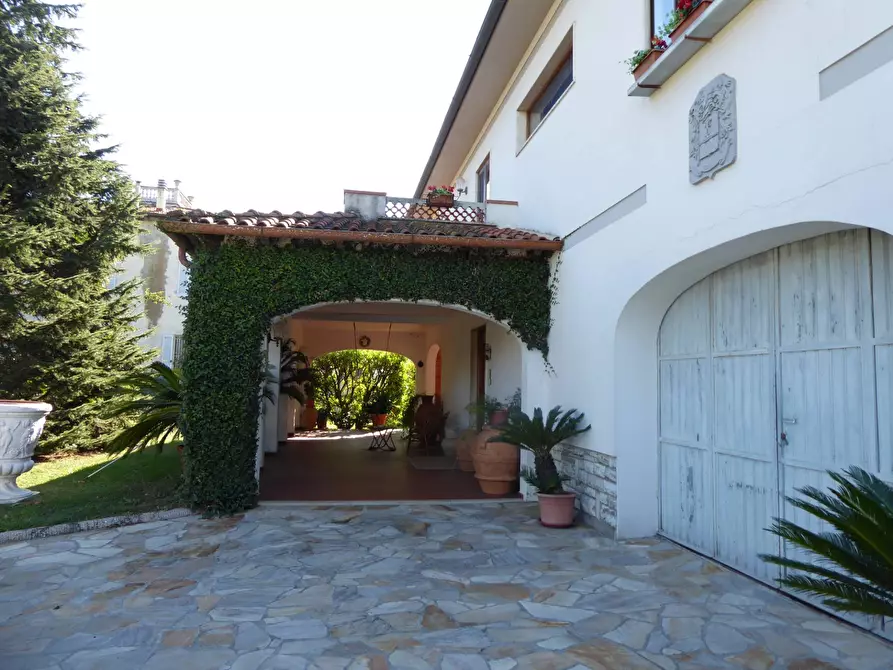 Immagine 7 di Villa in vendita  a Vecchiano