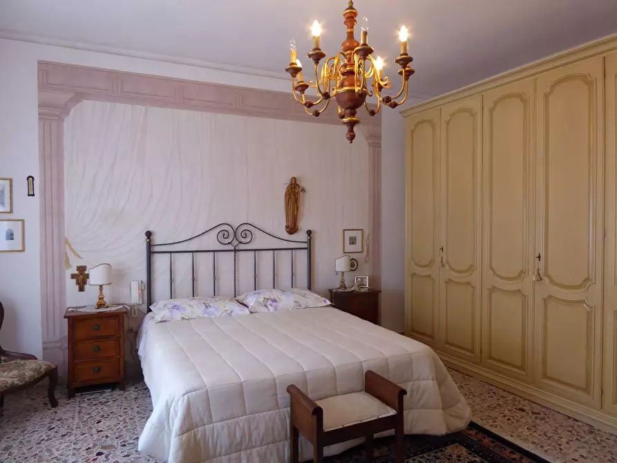 Immagine 29 di Villa in vendita  a Vecchiano