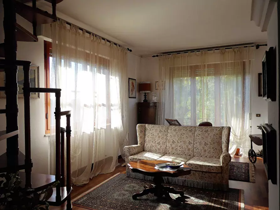 Immagine 25 di Villa in vendita  a Vecchiano