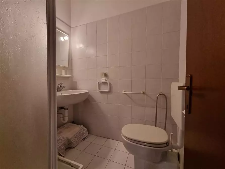 Immagine 17 di Appartamento in vendita  a Massa