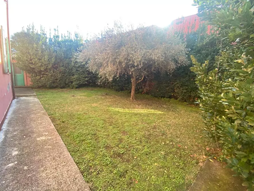 Immagine 8 di Casa indipendente in vendita  a Castelnuovo Magra