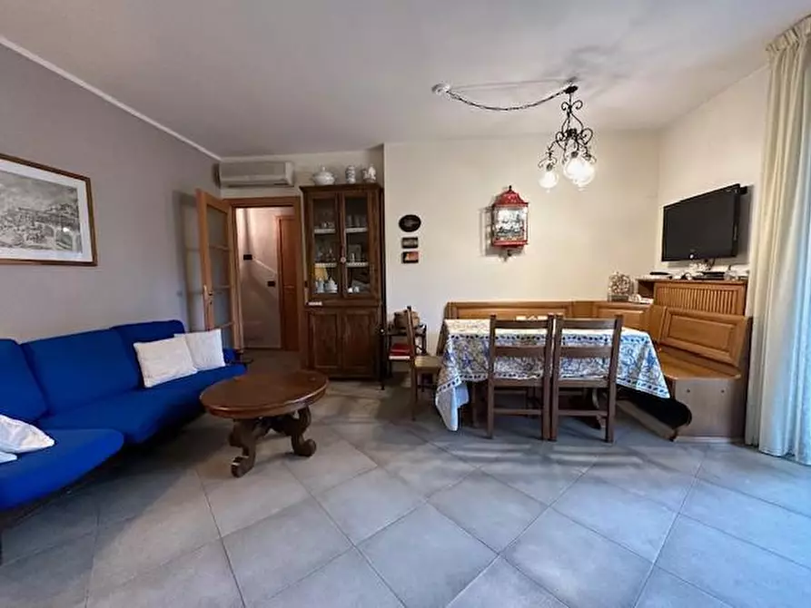 Immagine 2 di Appartamento in vendita  a Camaiore