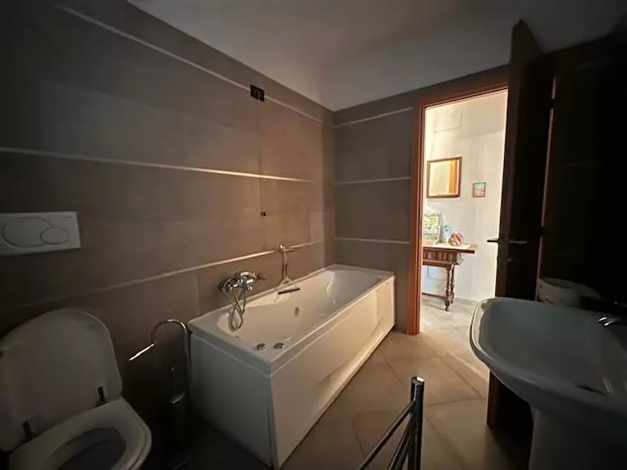 Immagine 24 di Appartamento in vendita  a Camaiore