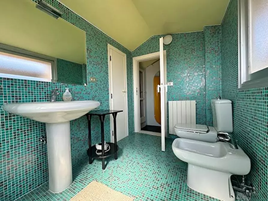 Immagine 28 di Mansarda in vendita  a Camaiore