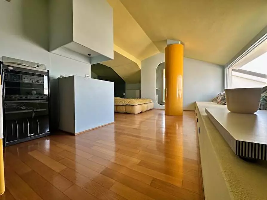 Immagine 22 di Mansarda in vendita  a Camaiore