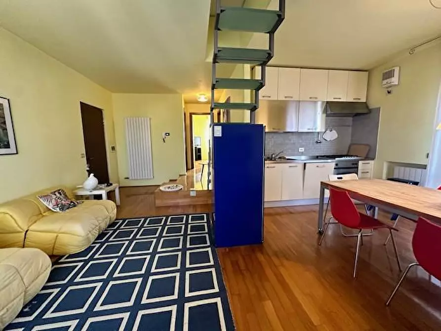 Immagine 12 di Mansarda in vendita  a Camaiore