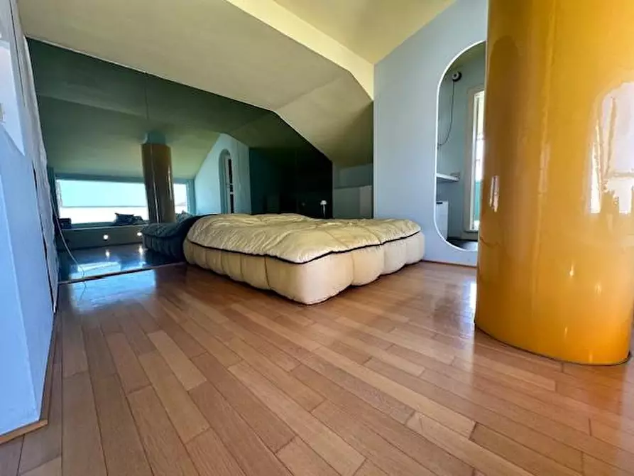 Immagine 24 di Mansarda in vendita  a Camaiore